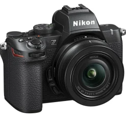 Nikon Découvrez le Z50 II16-50+ 50-250 - Appareil photo hybride compact et performant |