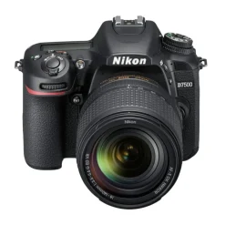 Nikon D7500 + AF-S DX 18-140 mm f/3,5-5,6 VR - Panajou