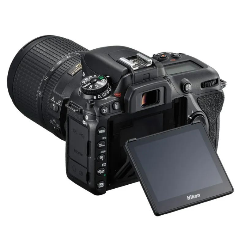 Nikon D7500 + AF-S DX 18-140 mm f/3,5-5,6 VR - Panajou