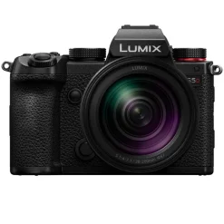 Panasonic LUMIX S5D + 28-200mm - Hybride plein format compact, vidéo 4K et stabilisation