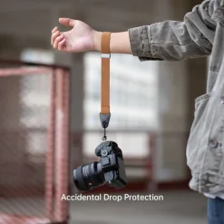 PGYTECH Camera Wrist Strap (Earth Brown) - Sangle élégante et sécurisée - Panajou