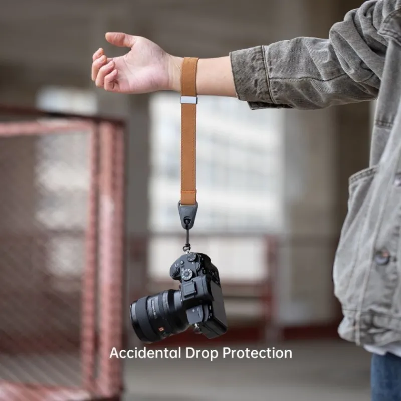 PGYTECH Camera Wrist Strap (Earth Brown) - Sangle élégante et sécurisée - Panajou