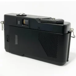 Yashica MF-2 Super : Appareil Photo Automatique Compact pour Capturer la Magie du Moment